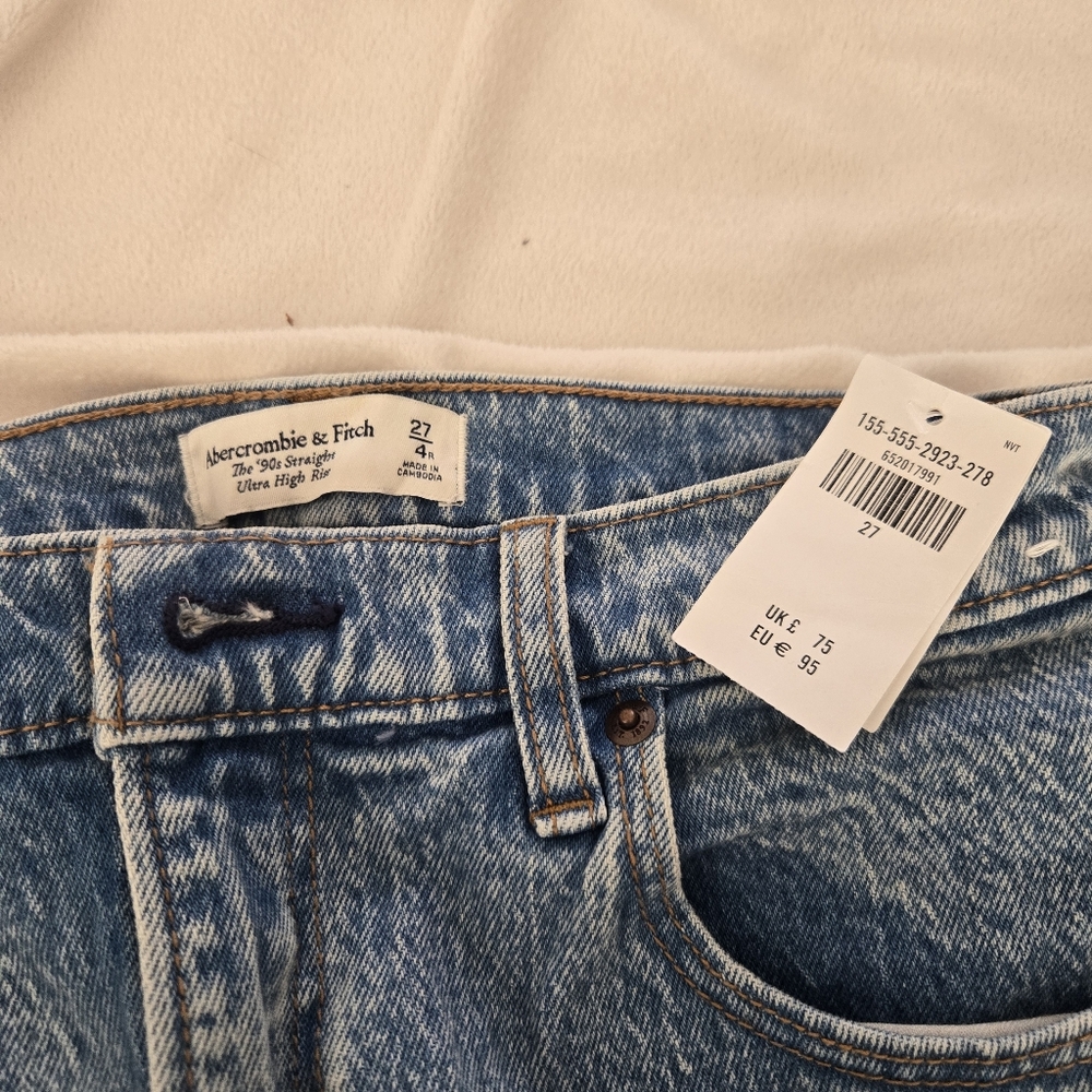Abercrombie and Fitch 90s Straight Ultra High Rise Size 27/4R - Picture 3 of 3